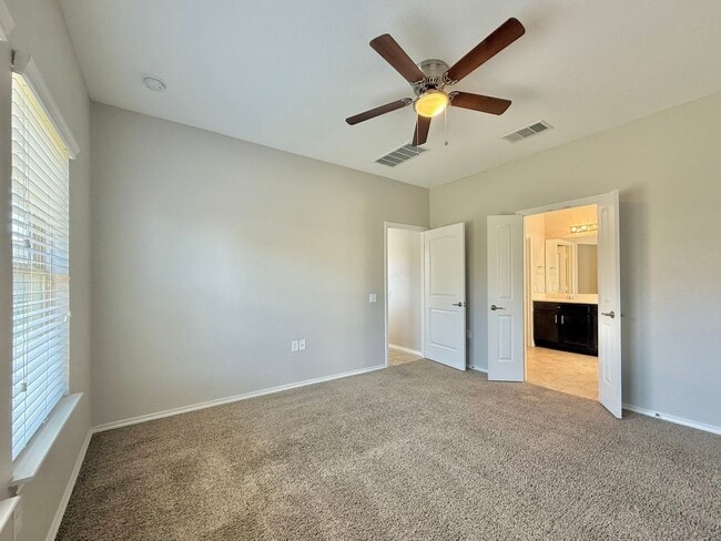 Building Photo - Northeast Crossing Neighborhood. Close to ...