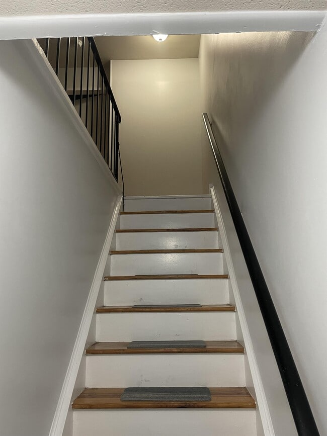 Building Photo - 66 Banner Ct