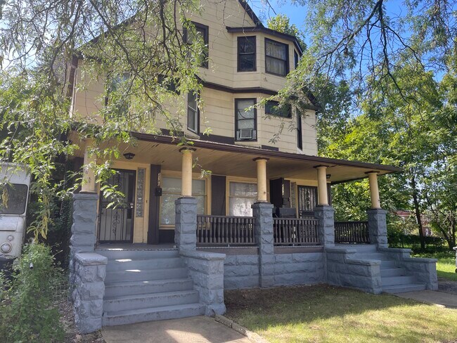 Building Photo - 2180 E 82nd St