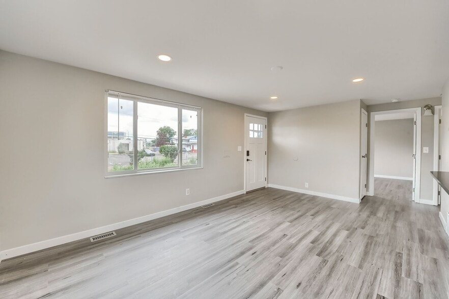 Building Photo - 6045 W Byers Pl