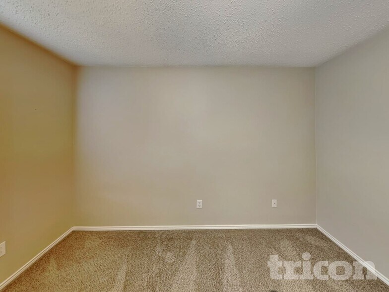 Building Photo - 211 Meagan St