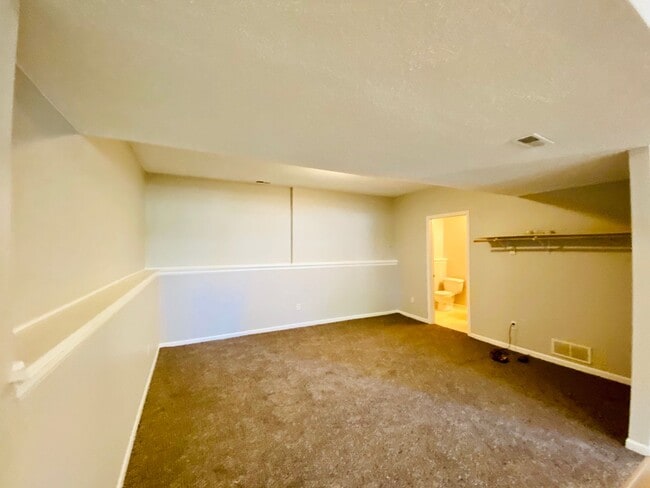 Building Photo - {1601} Spacious Duplex + Two Car Garage + Finished Basement + Fort Osage School District