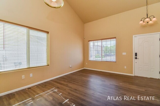 Building Photo - 8647 Silver Glen Dr