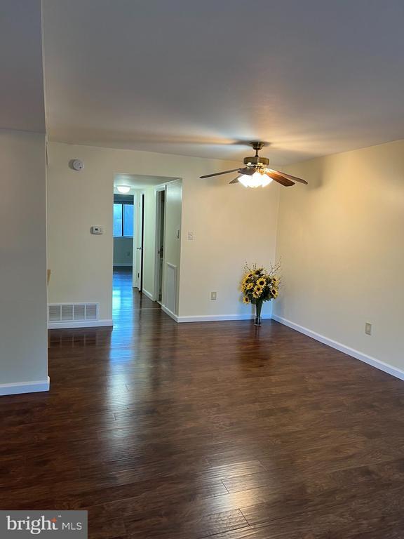 Building Photo - 374 Saybrook Ln