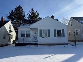 Building Photo - 15818 Maplewood Ave