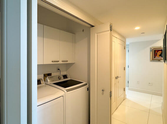 Building Photo - 17001 Collins Ave