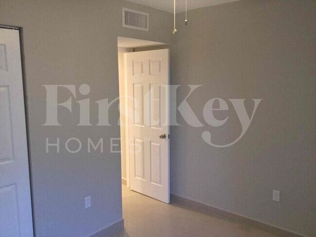 Building Photo - 6723 SW 140th Ave