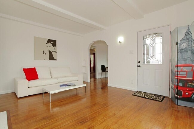 Building Photo - 166 N Edgemont St