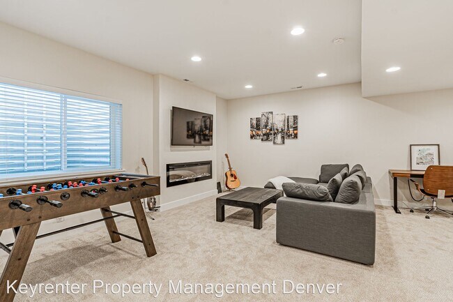 Building Photo - 4 br, 3.5 bath House - 2570 South Cherokee...