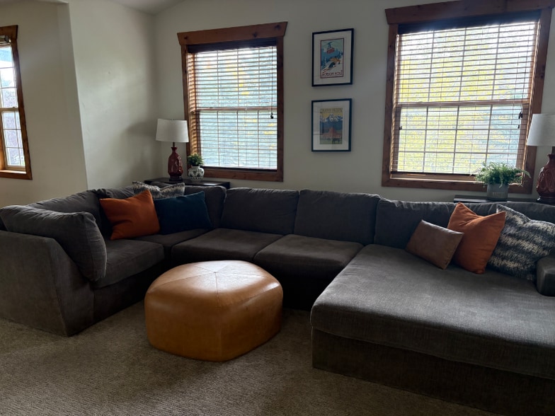 Primary Photo - 715 Moraine Ct