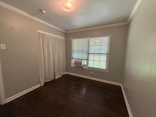 Building Photo - 318 Sprucewood Ln