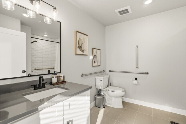 Building Photo - 206 N Chapparell Dr