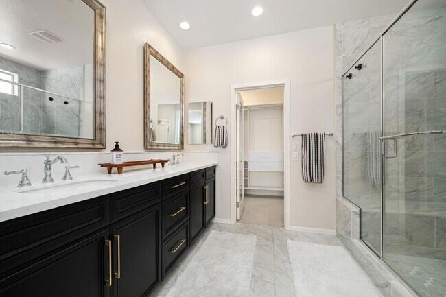 Building Photo - 51234 Longmeadow St