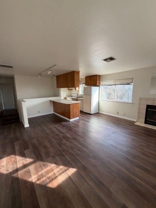 Building Photo - 2427-2429 WYDA WAY