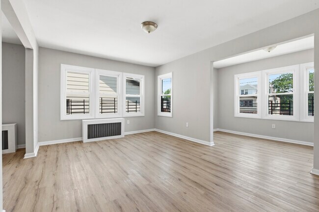 Building Photo - 323 Myrtle Ave