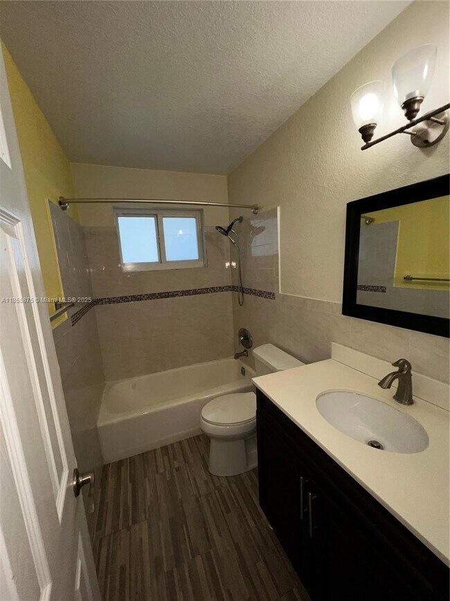 Building Photo - 6530 Lake Patricia Dr