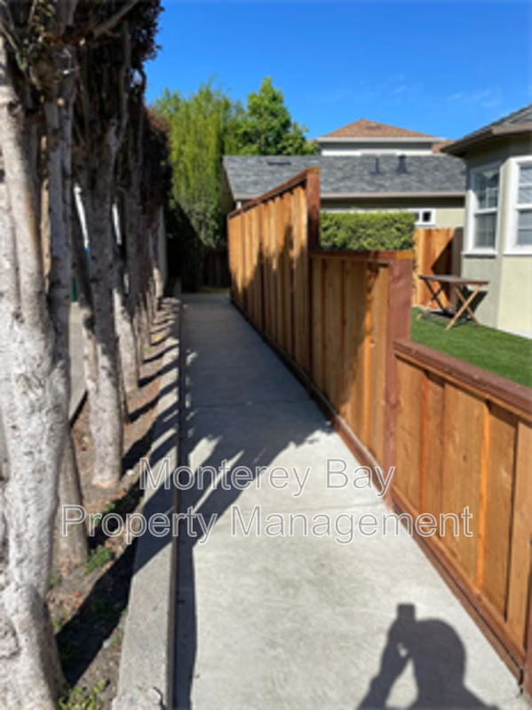 Building Photo - 154 Carmel Ave