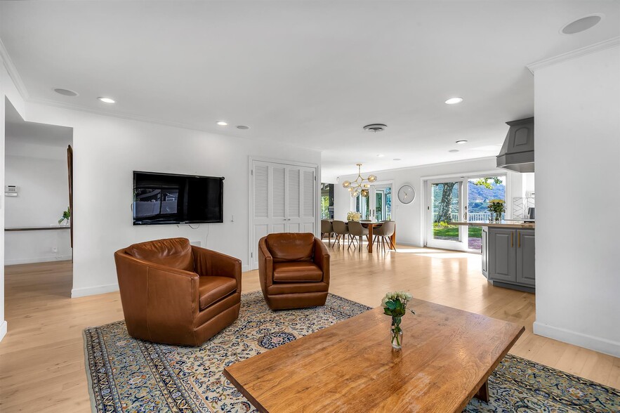 Building Photo - 2324 Banyan Dr