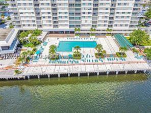 Building Photo - 300 Bayview Dr