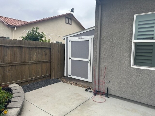Building Photo - Gorgeous 3 Bedroom 2 Bathroom Manteca Home