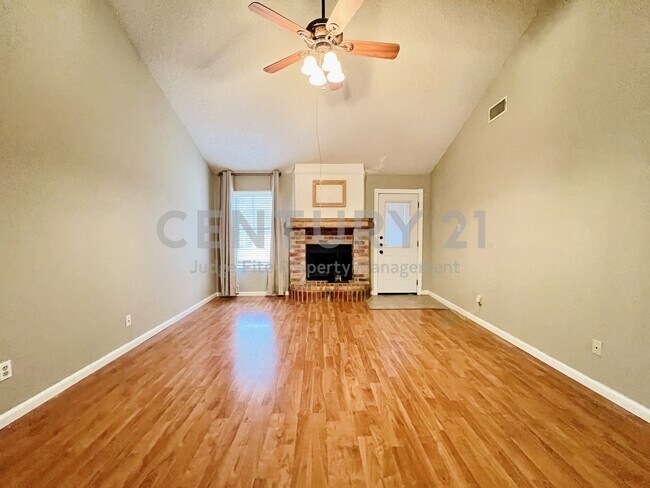 Building Photo - Charming 3/2/2 Situated on a Desirable Corner Lot in Watauga For Rent!