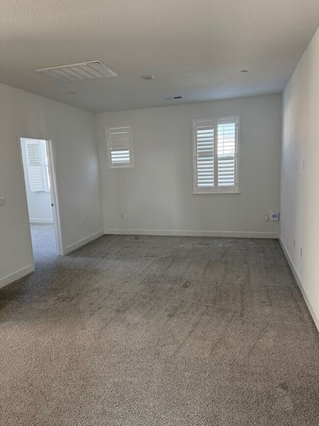 Building Photo - Beautiful home in Northlake!