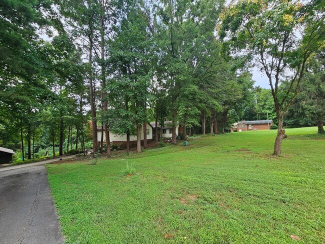 Building Photo - Large Private Lot with 3BR home in Concord!