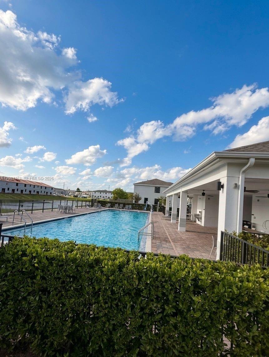 Building Photo - 470 NE 12th St