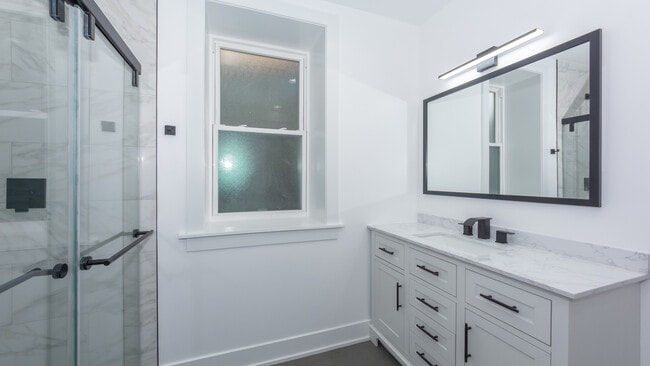 Building Photo - 2036 N Hoyne Ave