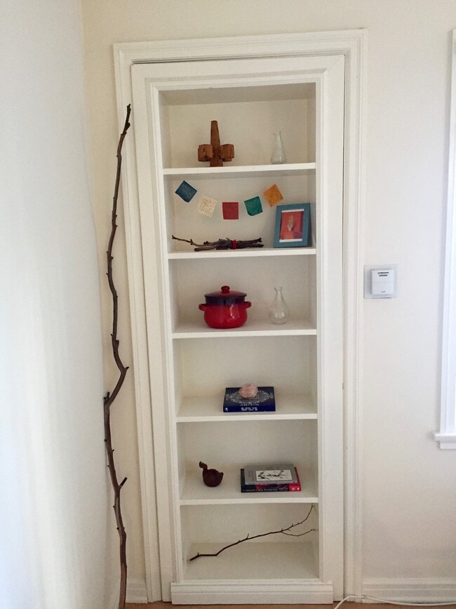 Building Photo - 10327 1/4 Ashton Ave