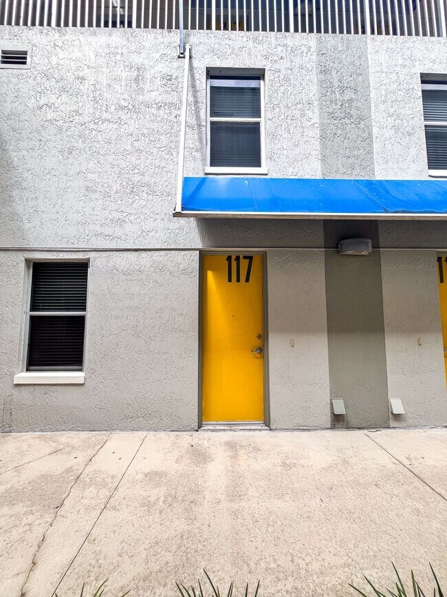 Building Photo - Lofts Oasis #117