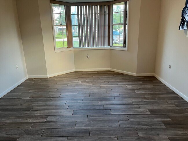 Building Photo - 5-Bedroom Brick Home on Spacious Corner Lo...