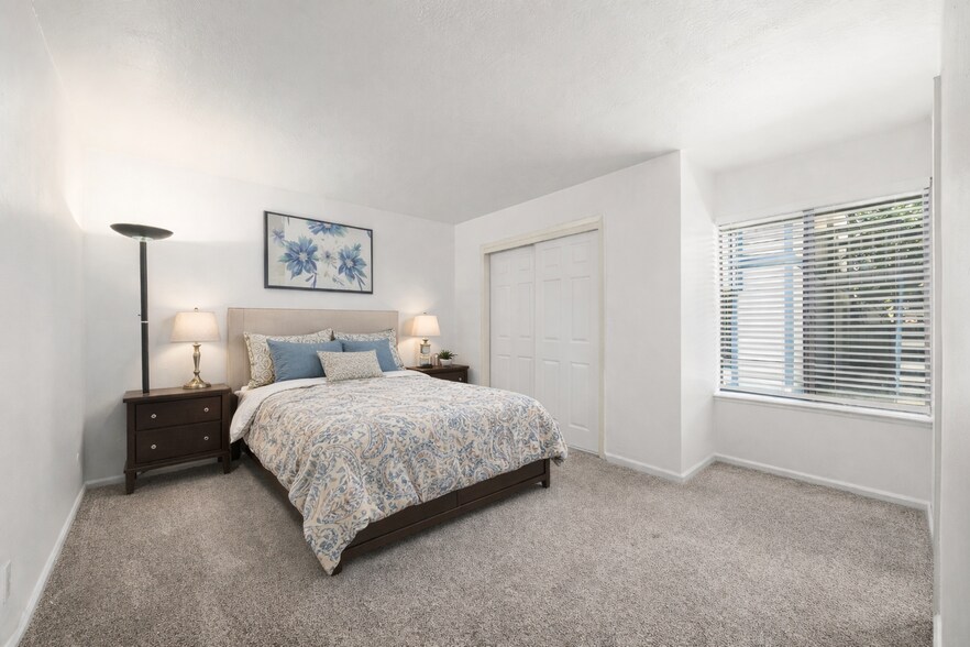 Building Photo - 1925 46th Ave