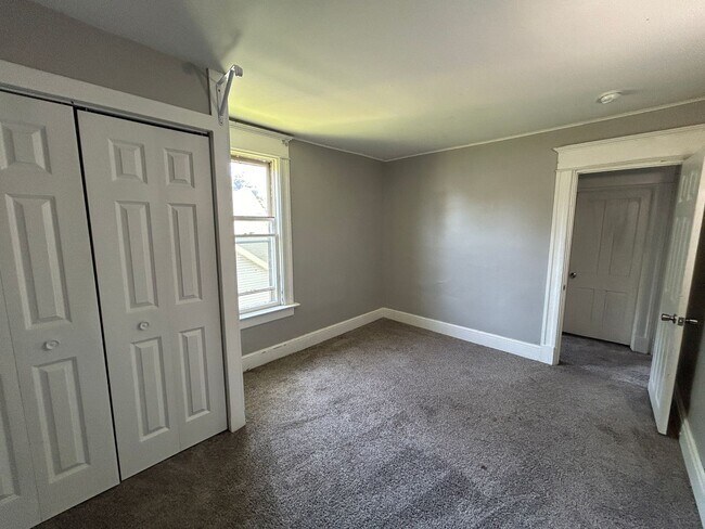 Building Photo - 3 bedroom 1 bath house in Davenport