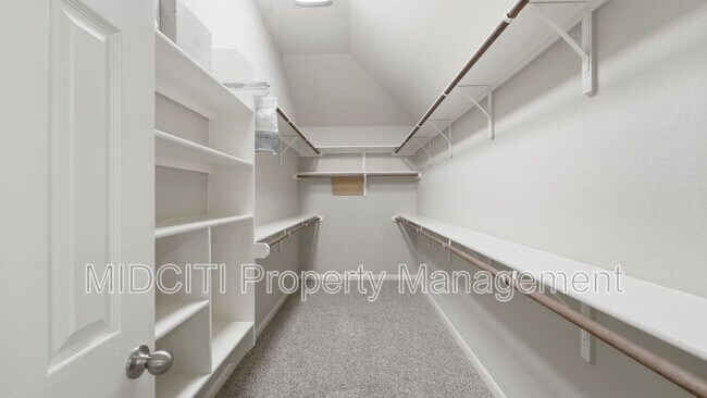 Building Photo - 842 Santa Cruz Ln