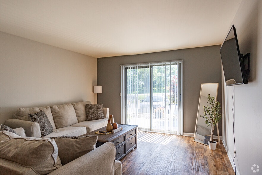 2BR, 1.5BA - 1155SF - Living Room - Highland Ridge Apartments