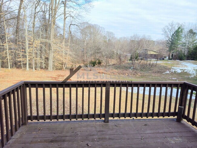 Building Photo - 312 Lakeshore Dr