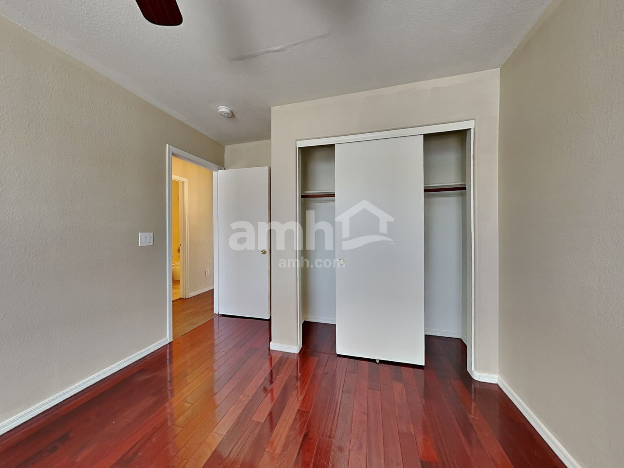 Building Photo - 8912 W La Reata Ave