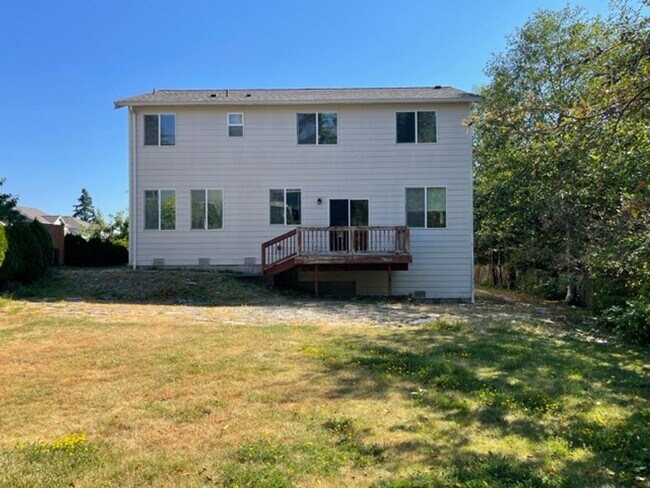 Building Photo - Extremely Spacious 5BD/3BTH Home For Lease...