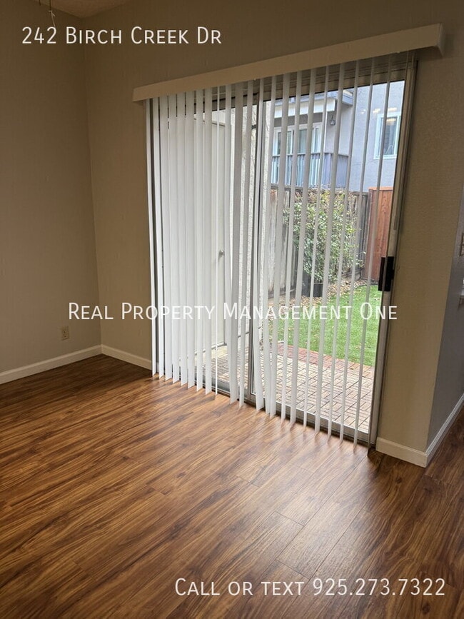 Building Photo - 242 Birch Creek Dr