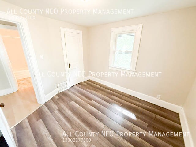 Building Photo - 380 Noble Ave