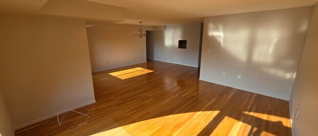 Building Photo - 200 Ledgewood Dr