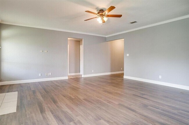 Building Photo - 578 Tanglewood Dr