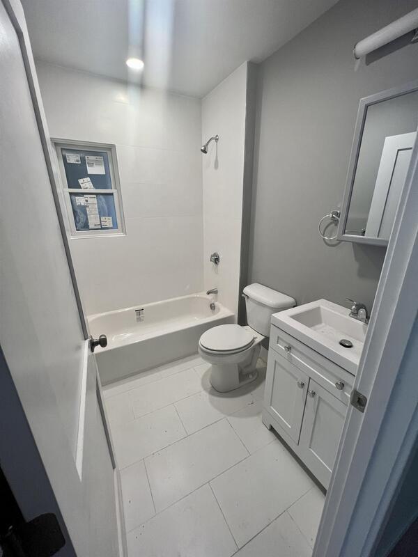 Building Photo - 11 Douglas St