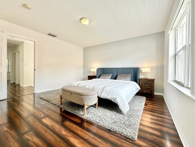 Building Photo - 639 NW 130th Way