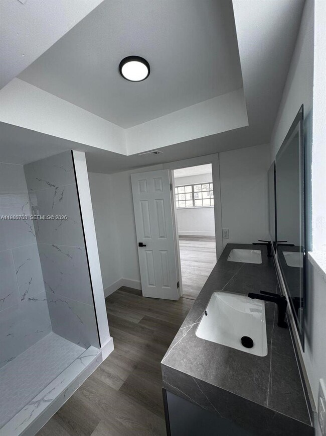 Building Photo - 11840 NE 19th Dr