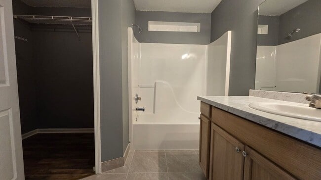 Building Photo - One Story Home in Royal Ridge, Davenport