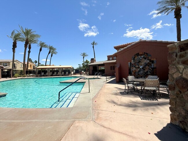 Building Photo - AVAILABLE NOW!! GORGEOUS 2 Bed 2.5 Bath Condo in La Quinta!