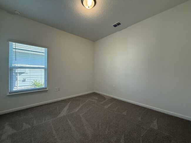 Building Photo - 104 Charmer Trce