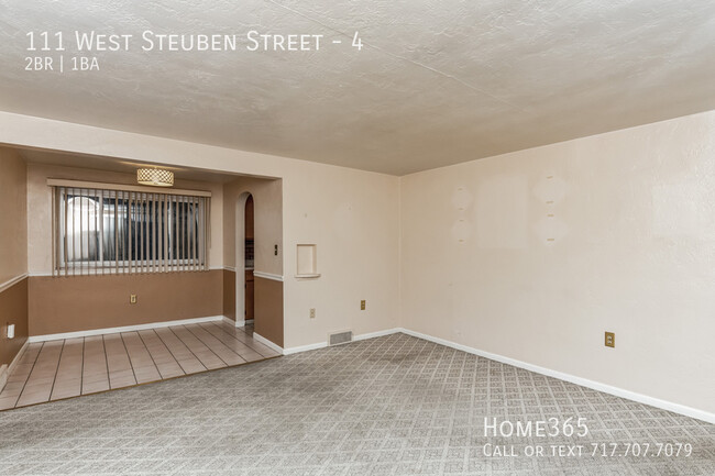 Building Photo - Cozy Urban Living: Charming 2 Bedroom Unit...